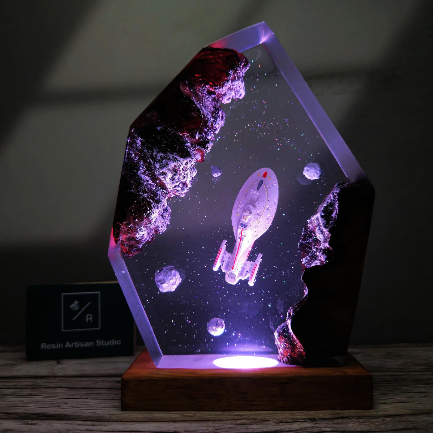 Star Trek USS Voyager NCC-74656 Resin Lamp