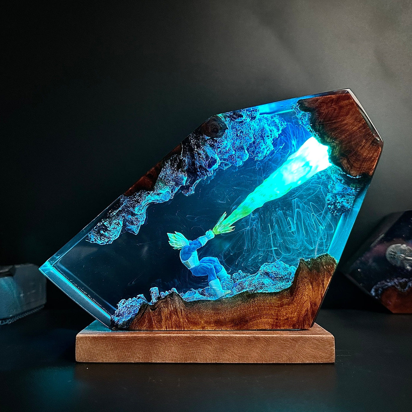 Veget.a Super Sa.iyan Resin Lamp