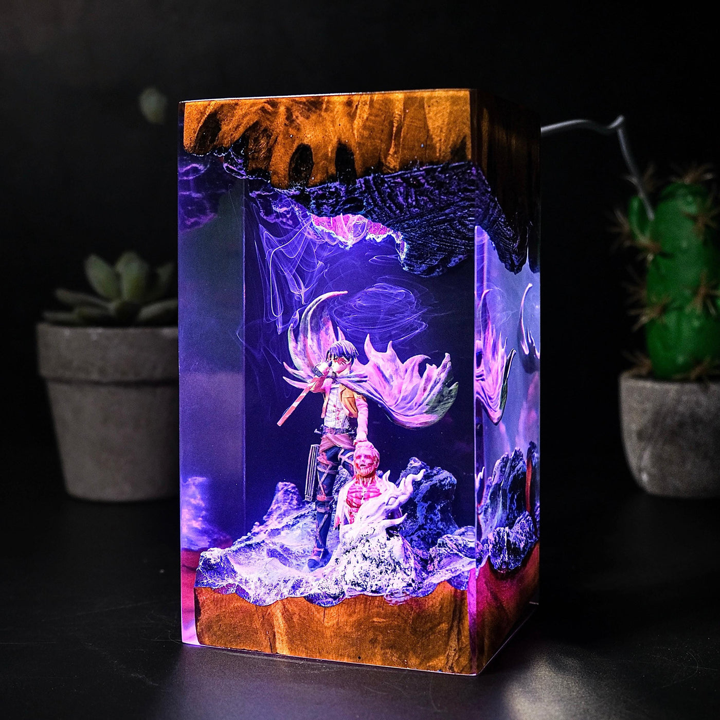 Levi Resin Wood Lamp