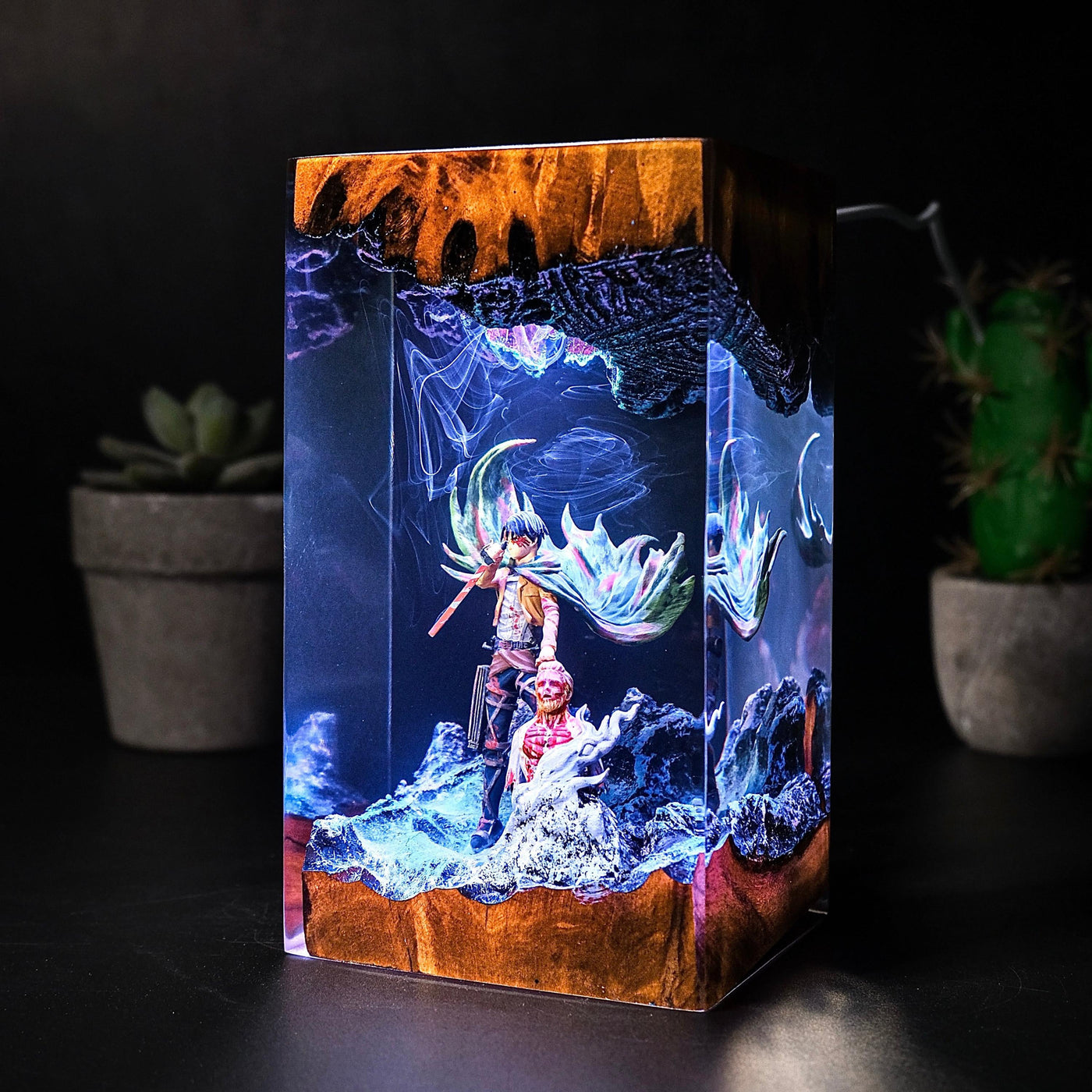 Levi Resin Wood Lamp