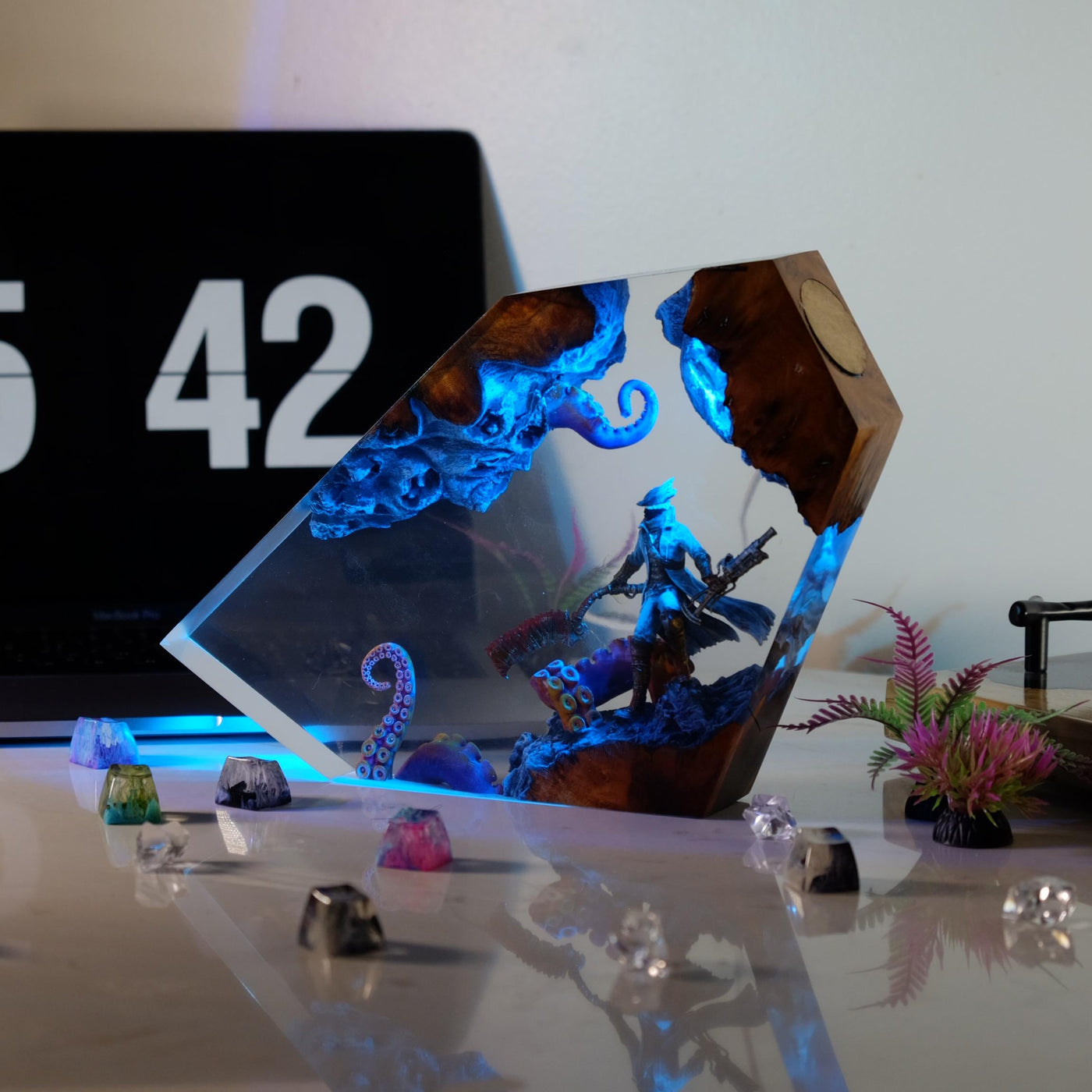 Bloo.dborne Hunt.er Resin Lamp