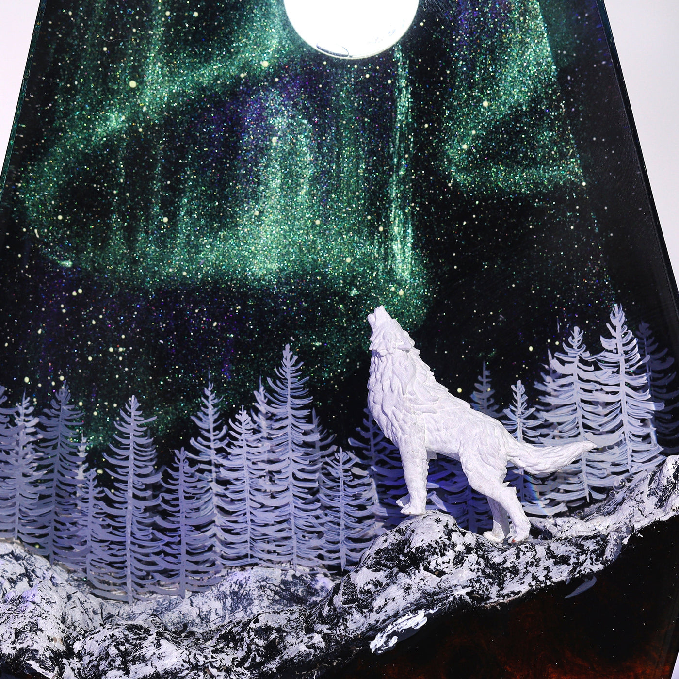 WOLF in HUNTER'S MOON Aurora Borealis Epoxy Lamp(SGR)