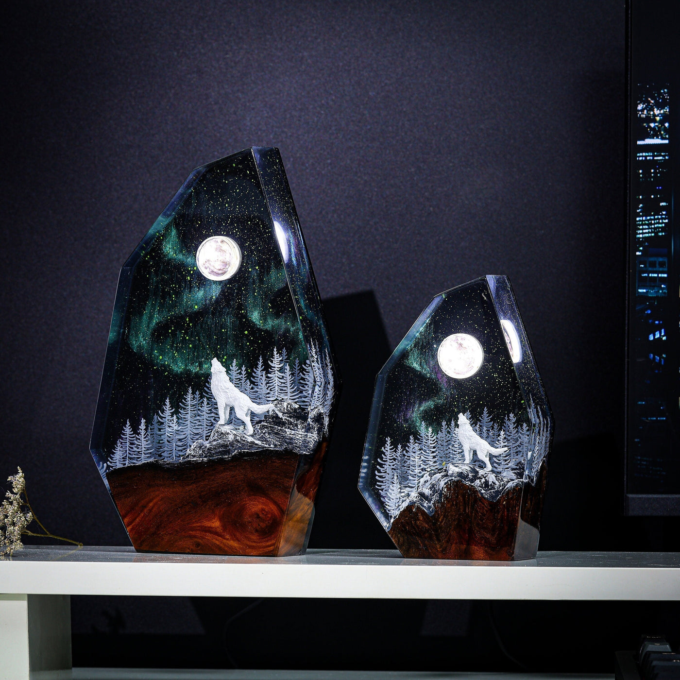 WOLF in HUNTER'S MOON Aurora Borealis Epoxy Lamp(SGR)