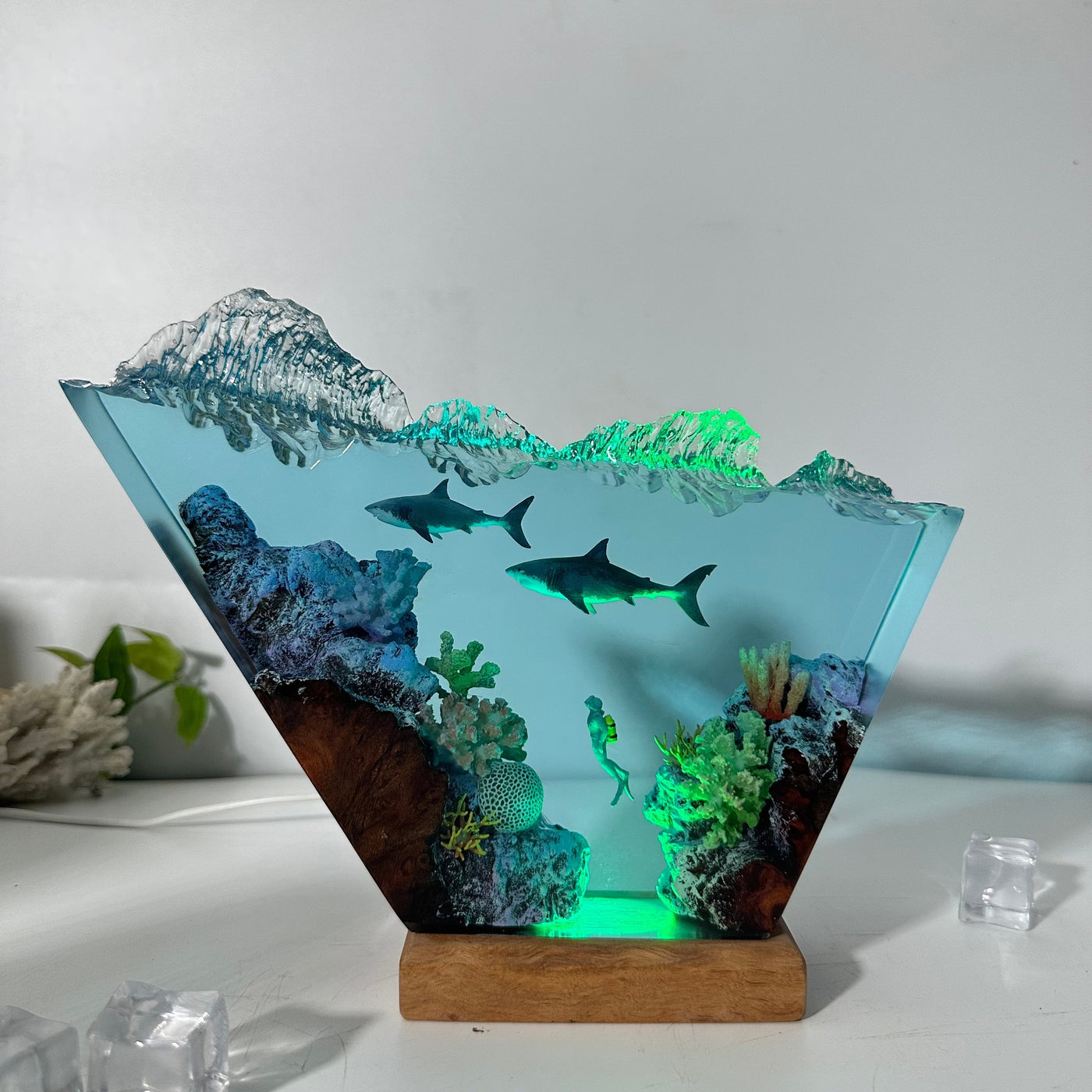 Great White Shark and Scuba Resin Lamp(OR)