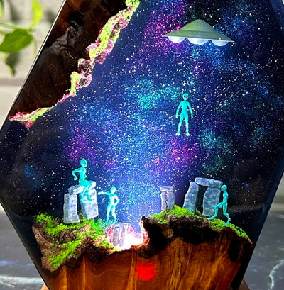 Aliens and Stonehenge Resin Lamp(SGR)