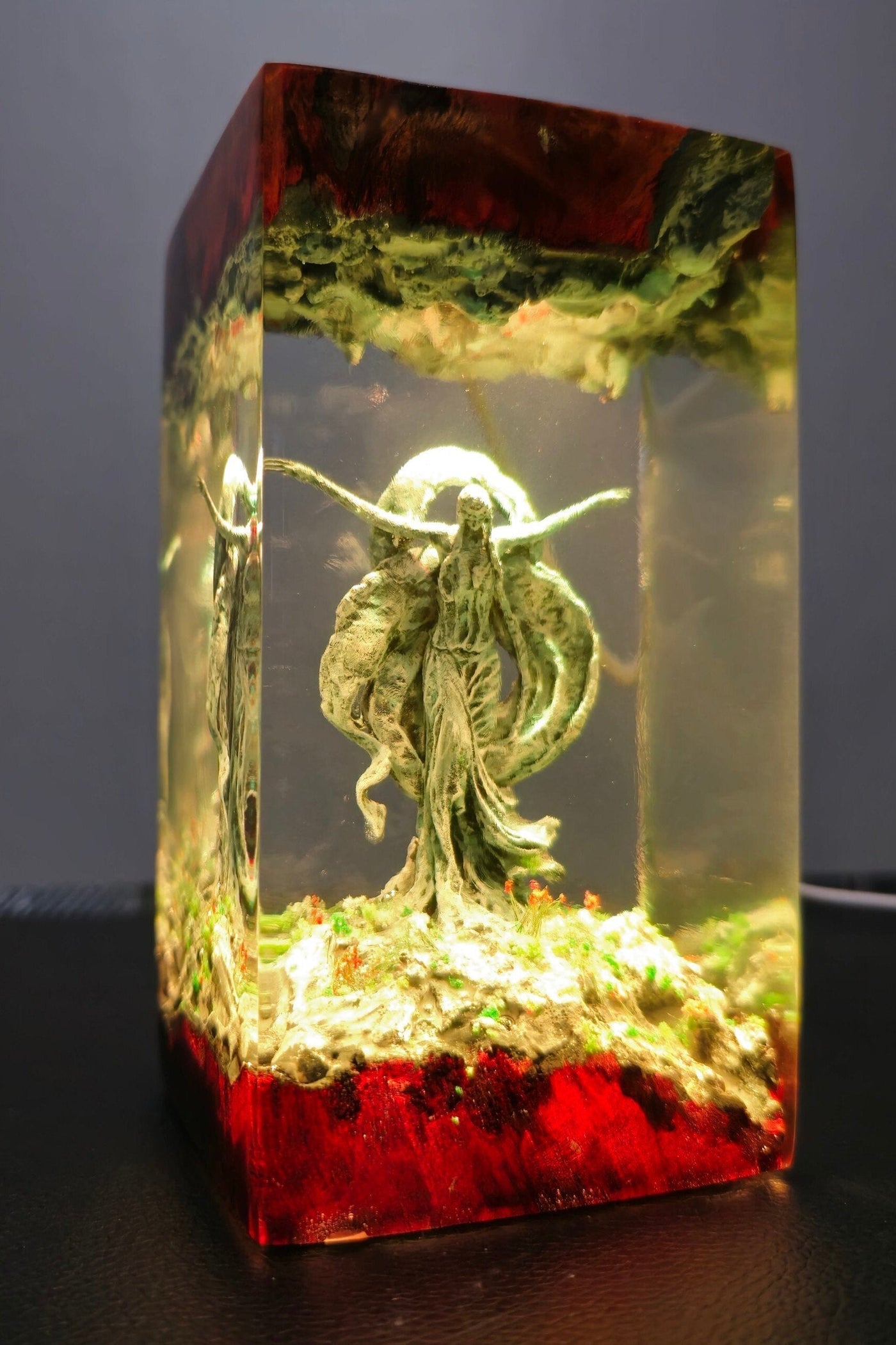 Queen Marika Resin Lamp(VD)